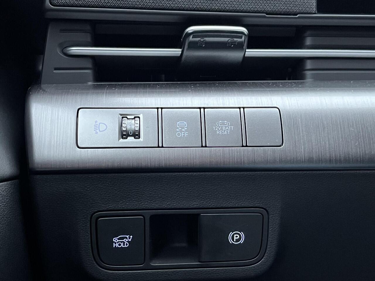 Hyundai Kona 1.6 GDI HEV Premium / Navigatie / Apple Carplay/Android Auto / Stoelen en stuurwiel verwarmd (Voor & achter) / Lederen bekleding /