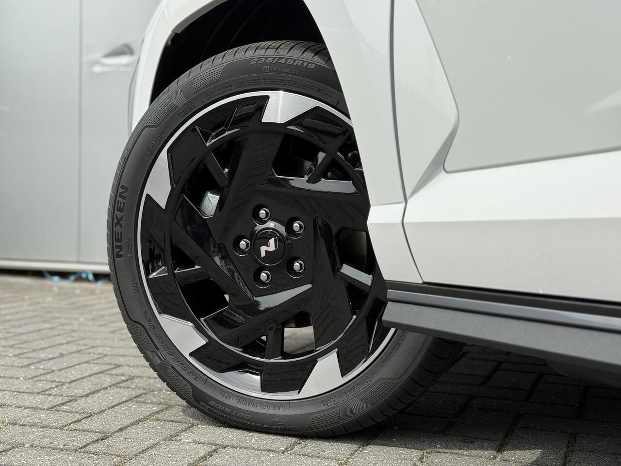 Hyundai Kona Electric N Line 65.4 kWh / Dynamische Routeplanner / Climate Control / Adaptive Cruise Control / 360 Camera / Stoel- & Stuurverwarming / Stoelverkoeling / Snel Leverbaar! /