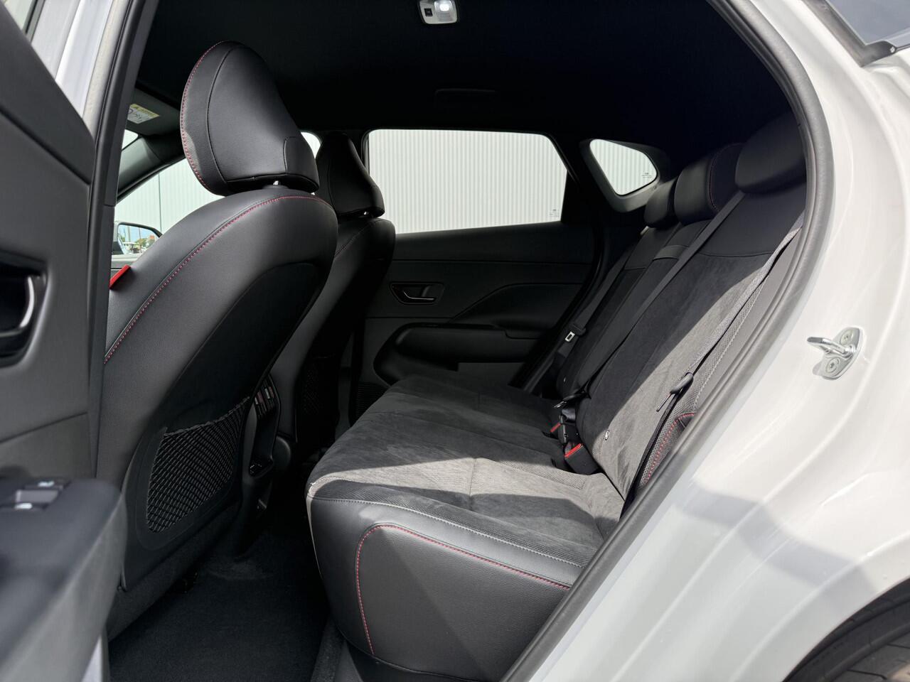 Hyundai Kona Electric N Line 65.4 kWh / Dynamische Routeplanner / Climate Control / Adaptive Cruise Control / 360 Camera / Stoel- & Stuurverwarming / Stoelverkoeling / Snel Leverbaar! /