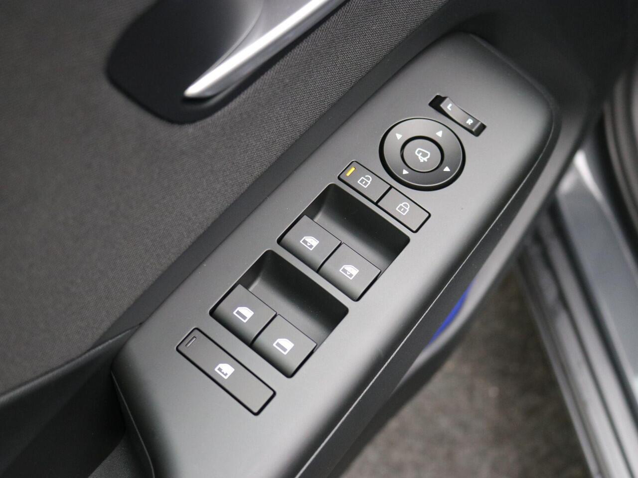 Hyundai Kona 1.6 GDI HEV Comfort Smart AUTOMAAT / Navigatie / 18" LMV / Adaptieve Cruise Control / Parkeersensoren voor en achter / NL Auto / 5 Jaar Fabrieksgarantie / Achteruitrijcamera /