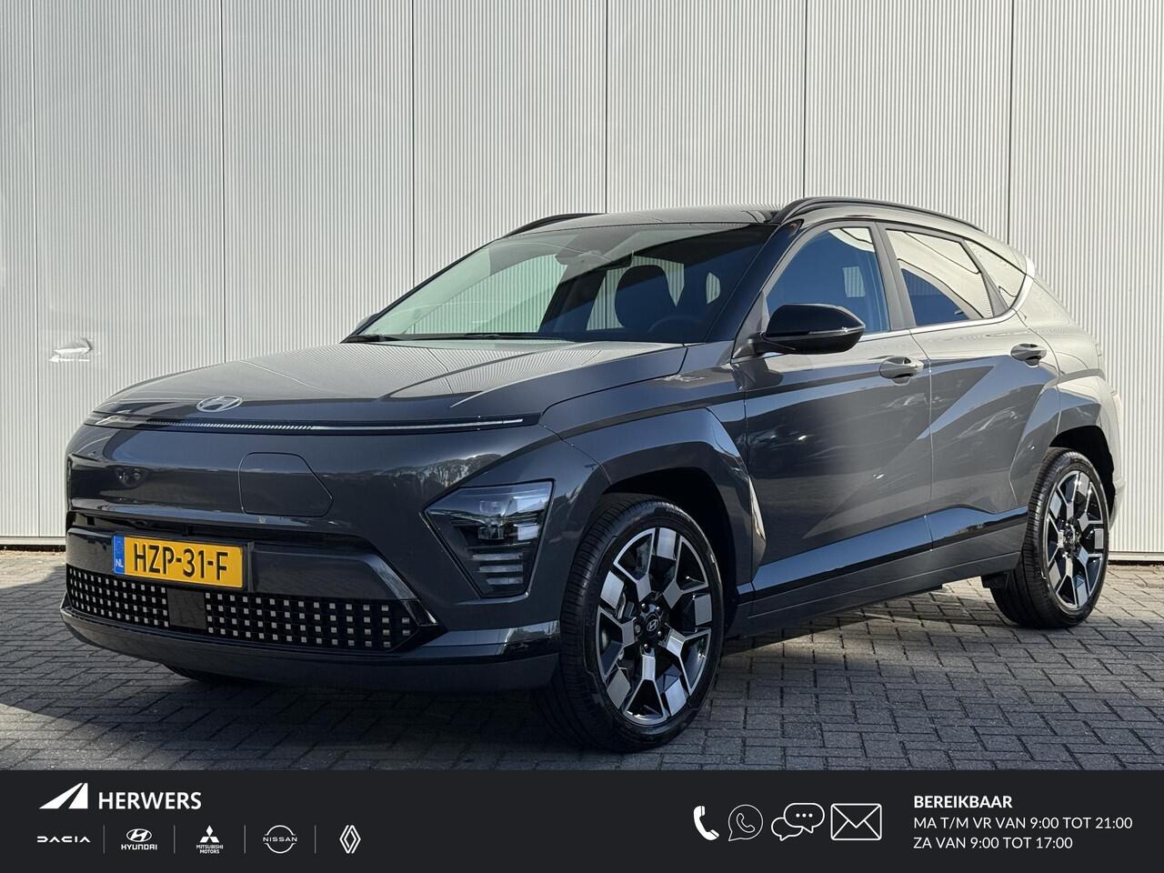 Hyundai Kona Electric Comfort Smart 65.4 kWh / Navigatie / 19" Lm velgen / Elektrisch bedienbare achterklep / Stoel en Stuur verwarming /
