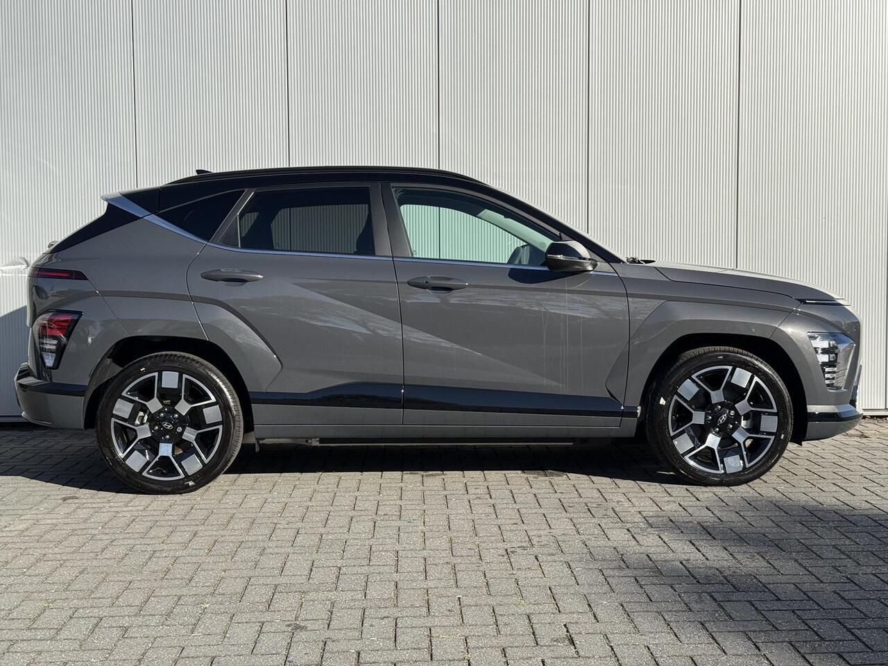 Hyundai Kona Electric Comfort Smart 65.4 kWh / Navigatie / 19" Lm velgen / Elektrisch bedienbare achterklep / Stoel en Stuur verwarming /