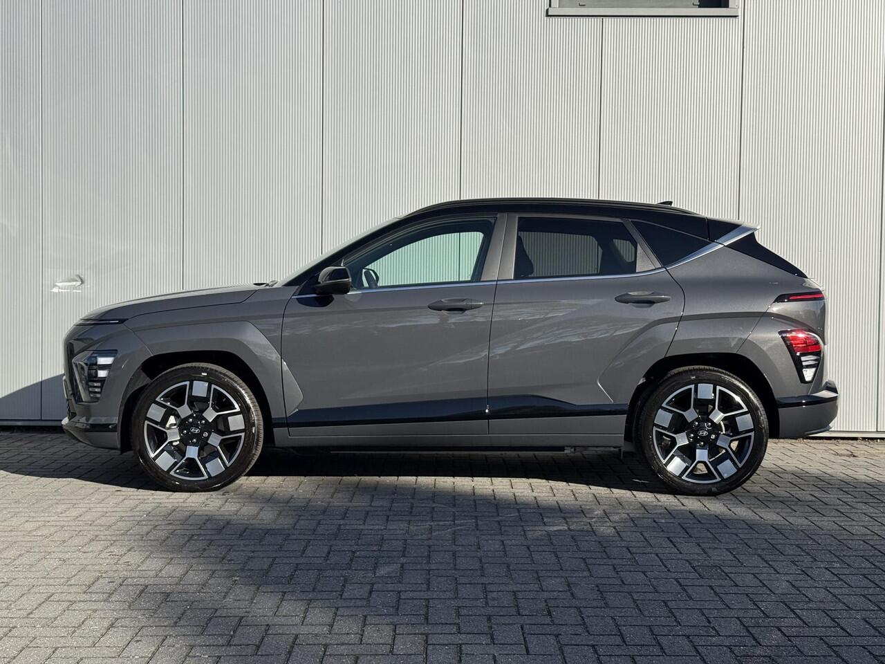 Hyundai Kona Electric Comfort Smart 65.4 kWh / Navigatie / 19" Lm velgen / Elektrisch bedienbare achterklep / Stoel en Stuur verwarming /