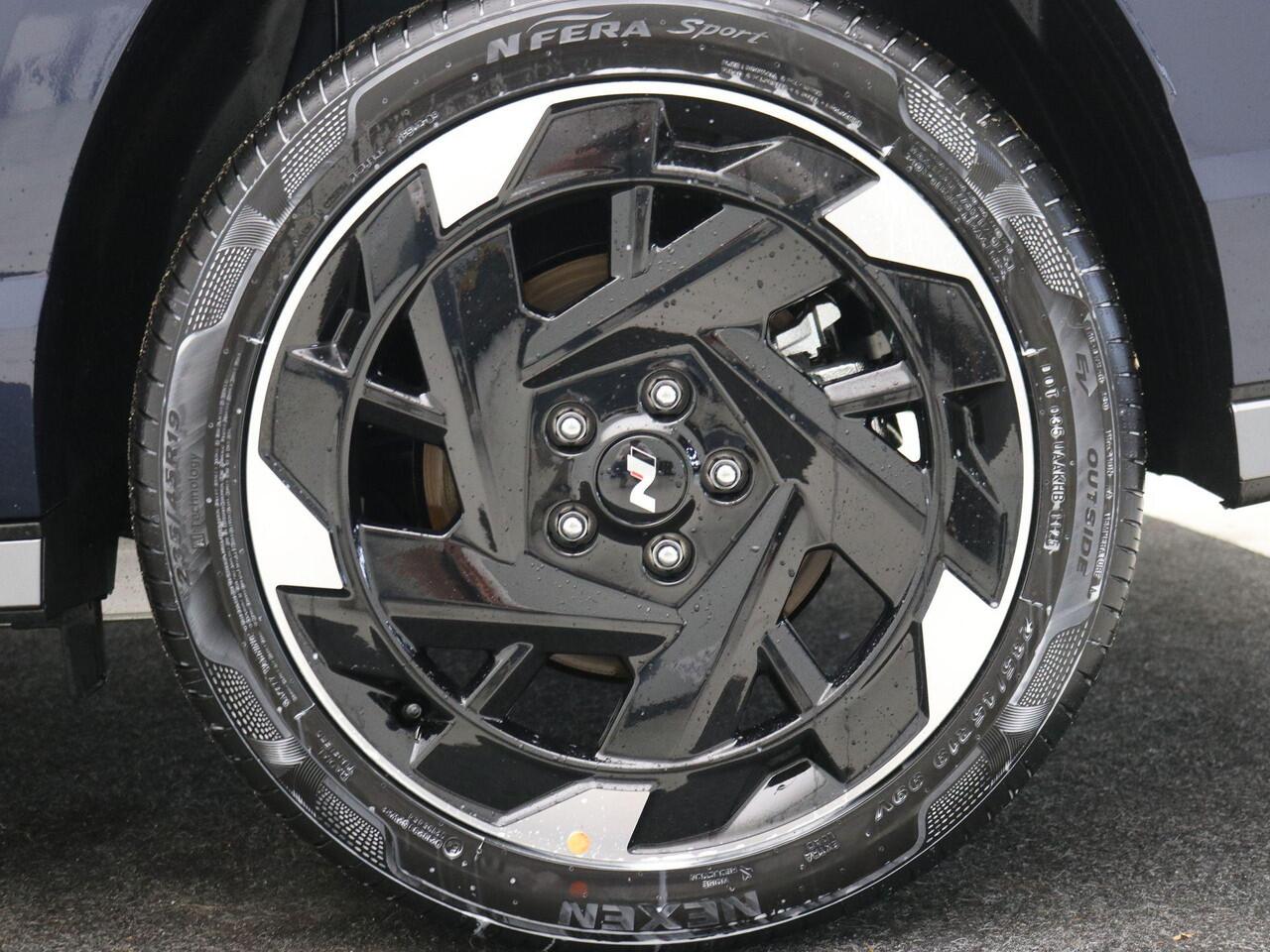 Hyundai Kona Electric N Line Business 64,8 MY 26 / 3-Fase / Dodehoekdetectie / Warmtepomp / 19 Inch / Navigatie / SoH 100% / Long range / LED verlichting /