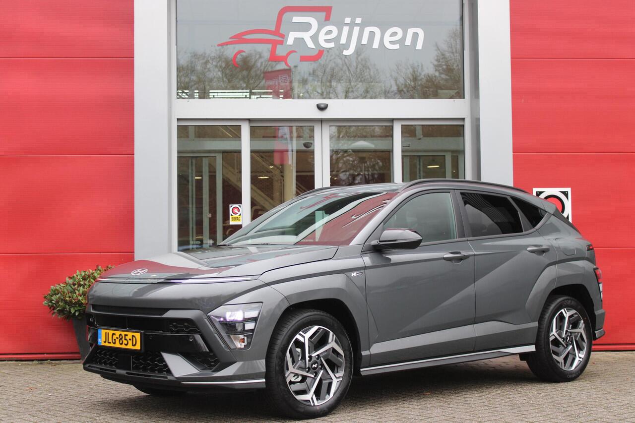 Hyundai Kona 1.6 GDI 130PK HEV N LINE | *NIEUWE AUTO!* | NAVIGATIE | DRAADLOZE APPLE CARPLAY/ANDROID AUTO | ADAPTIVE CRUISE CONTROL | CLIMATE CONTROL | DODEHOEK DETECTIE | DRAADLOZE TELEFOONLADER | 18" LICHTMETALEN VELGEN | ACHTERUITRIJ CAMERA | PARKEERSENSOREN VOOR 