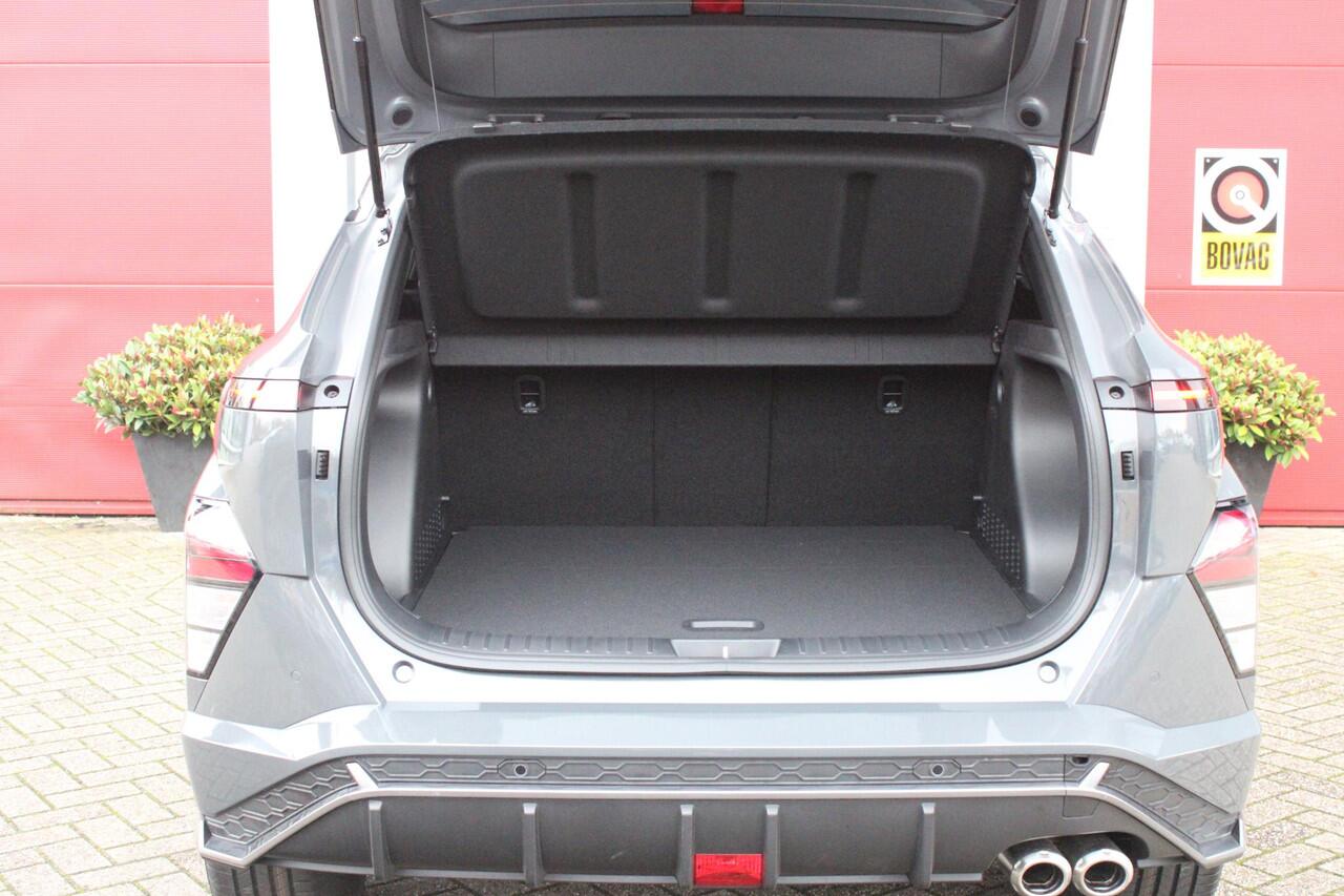 Hyundai Kona 1.6 GDI 130PK HEV N LINE | *NIEUWE AUTO!* | NAVIGATIE | DRAADLOZE APPLE CARPLAY/ANDROID AUTO | ADAPTIVE CRUISE CONTROL | CLIMATE CONTROL | DODEHOEK DETECTIE | DRAADLOZE TELEFOONLADER | 18" LICHTMETALEN VELGEN | ACHTERUITRIJ CAMERA | PARKEERSENSOREN VOOR 