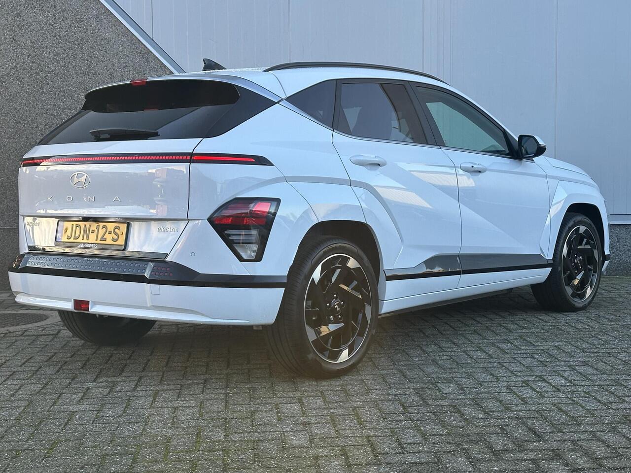 Hyundai Kona Electric Comfort Smart + BCA 48.4 kWh / Navigatie / Blind-Spot Collision-Avoidance Assist / Adaptieve Cruise Control / 19 inch N-Velgen