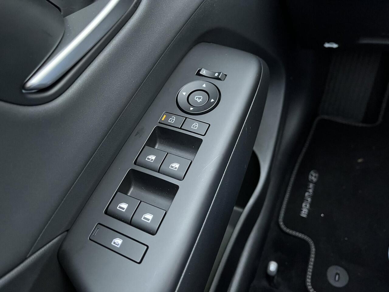 Hyundai Kona 1.6 GDI HEV Premium / Navigatie / Apple Carplay/Android Auto / Stoelen en stuurwiel verwarmd (Voor & achter) / Lederen bekleding /