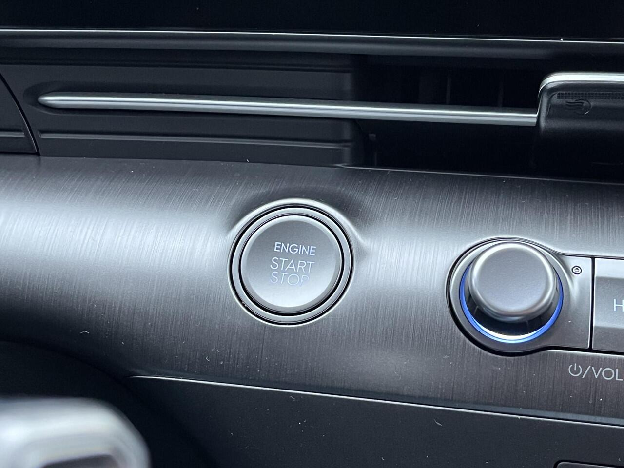 Hyundai Kona 1.6 GDI HEV Premium / Navigatie / Apple Carplay/Android Auto / Stoelen en stuurwiel verwarmd (Voor & achter) / Lederen bekleding /