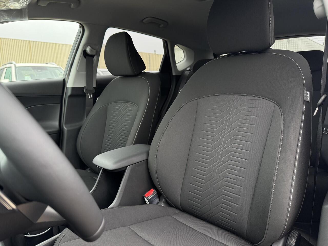 Hyundai Kona Electric Pure Edition 48.4 kWh | Uit voorraad leverbaar! | Parkeersensoren voor en achter | Adaptieve Cruise Control | Keyless entry en start |