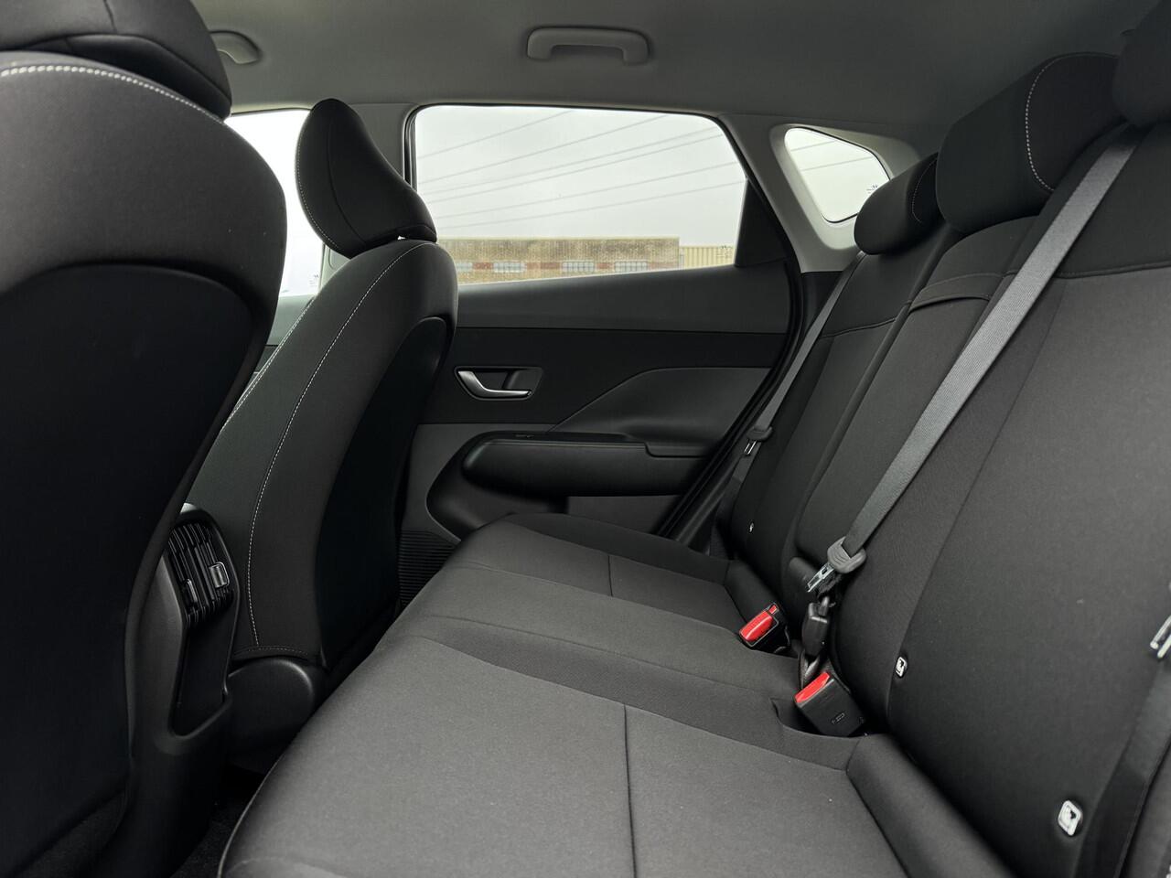 Hyundai Kona Electric Pure Edition 48.4 kWh | Uit voorraad leverbaar! | Parkeersensoren voor en achter | Adaptieve Cruise Control | Keyless entry en start |