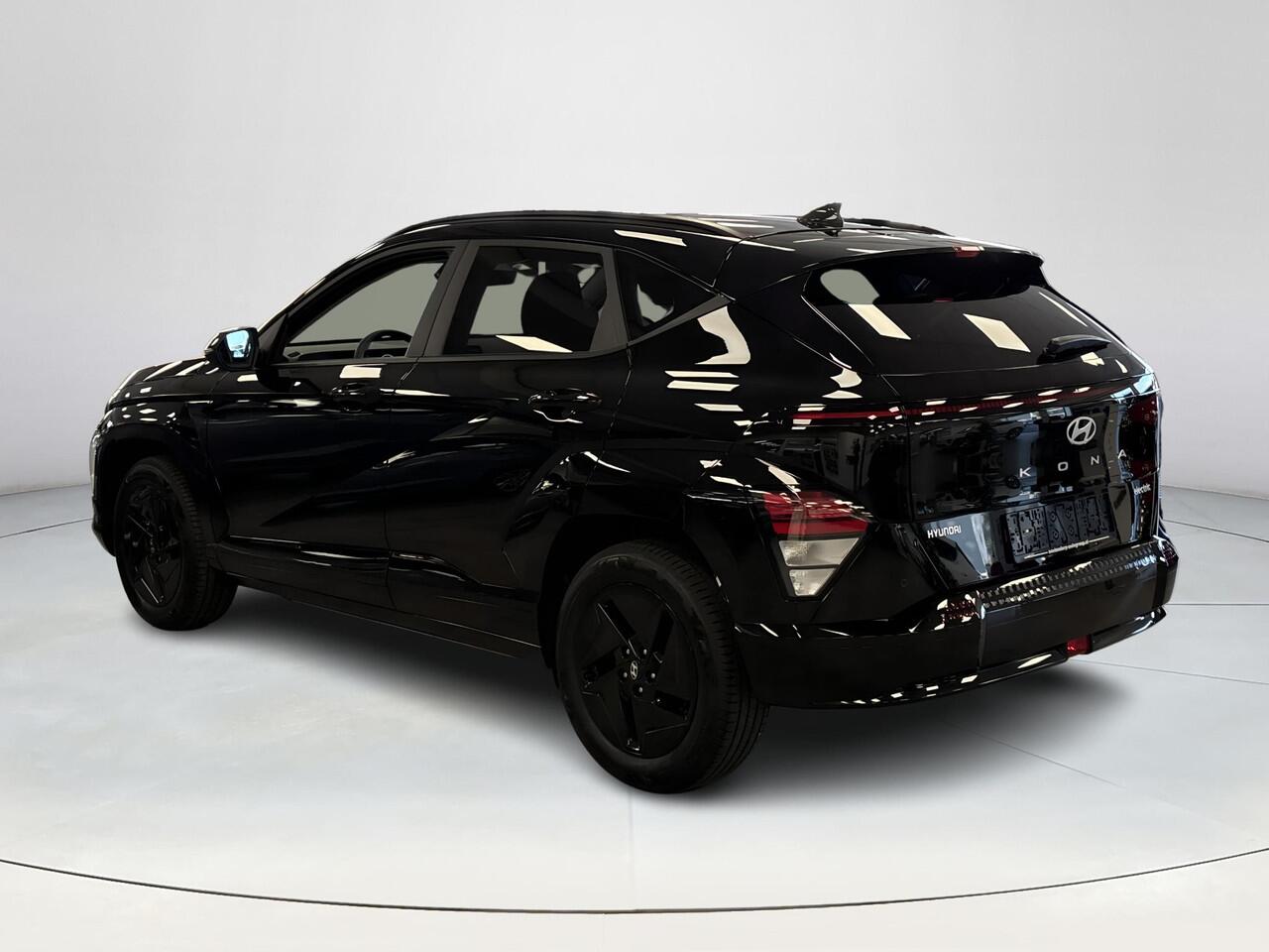 Hyundai Kona Electric Pure Edition 48.4 kWh | Uit voorraad leverbaar! | Parkeersensoren voor en achter | Adaptieve Cruise Control | Keyless entry en start |