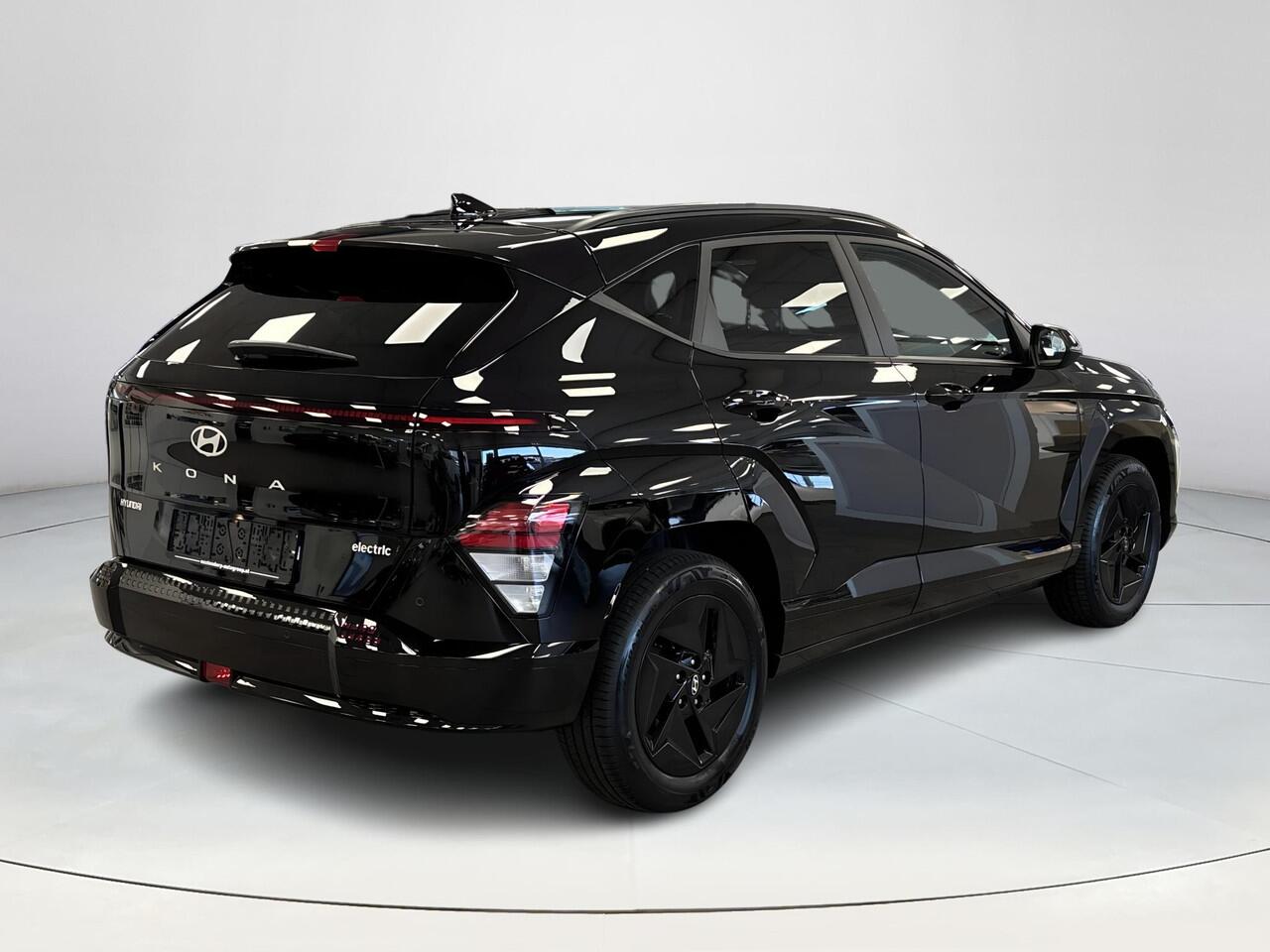Hyundai Kona Electric Pure Edition 48.4 kWh | Uit voorraad leverbaar! | Parkeersensoren voor en achter | Adaptieve Cruise Control | Keyless entry en start |
