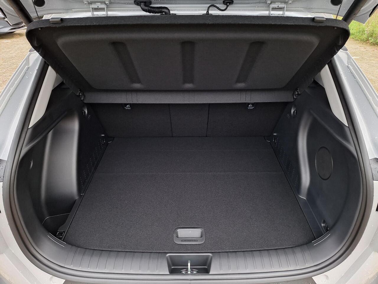 Hyundai Kona 1.6 GDI HEV Premium Sky | Uit voorraad leverbaar! | Schuif-/kantel dak | Elektrische stoelen | Stoel/stuurverwarming | Stoelverkoeling | 2e zit-rij stoelverwarming | Lederen bekleding | 360* camera | Adaptive cruisecontrol | Active lane-keeping |