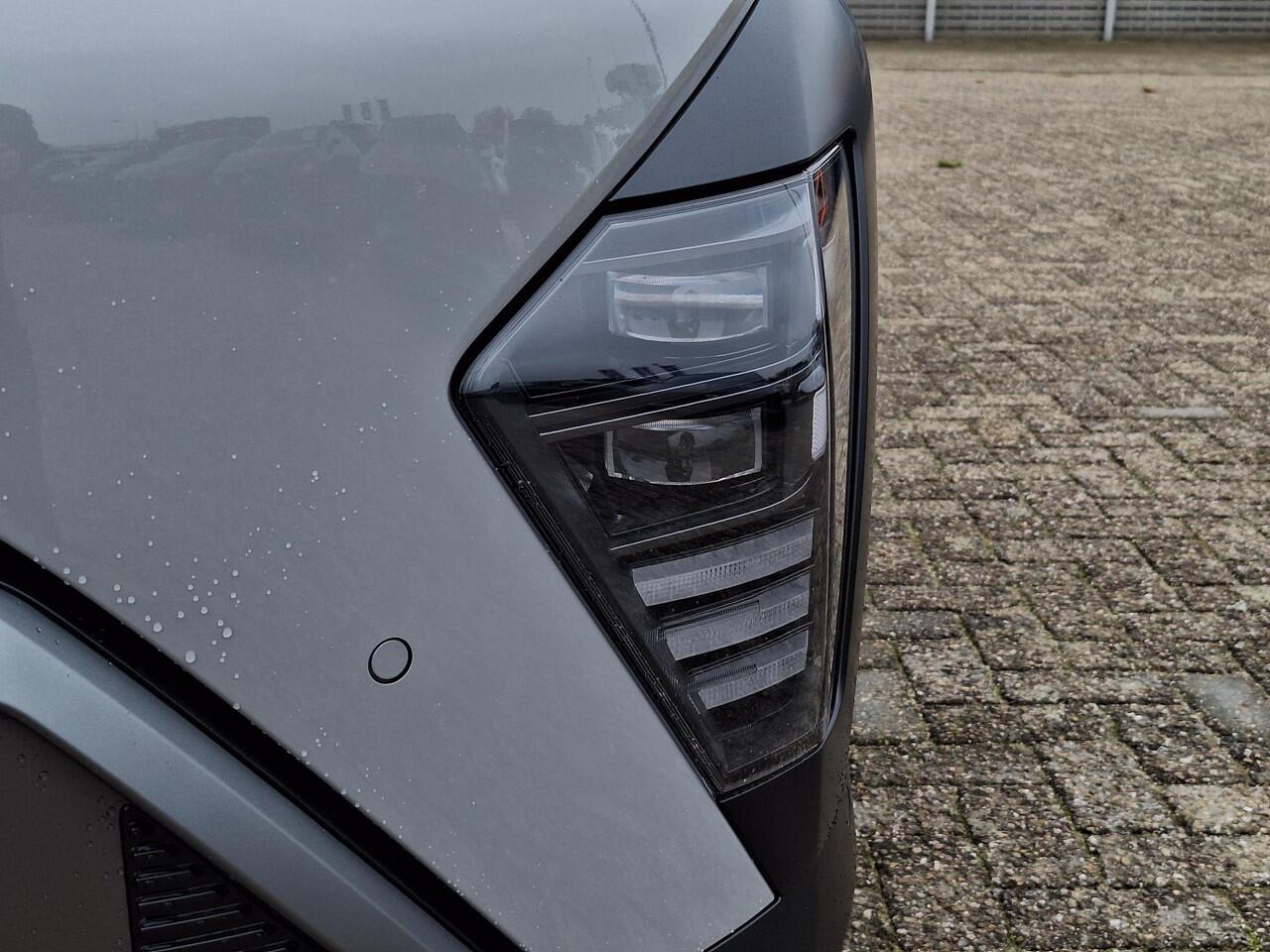 Hyundai Kona 1.6 GDI HEV Premium Sky | Uit voorraad leverbaar! | Schuif-/kantel dak | Elektrische stoelen | Stoel/stuurverwarming | Stoelverkoeling | 2e zit-rij stoelverwarming | Lederen bekleding | 360* camera | Adaptive cruisecontrol | Active lane-keeping |