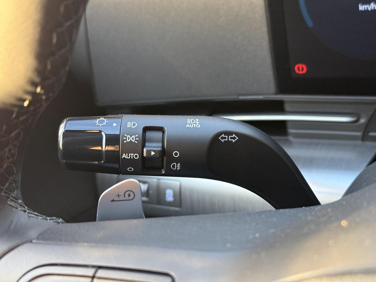 Hyundai Kona Electric Comfort Smart 65.4 kWh / Warmtepomp / Stuur- & Stoelverwarming / Navigatie / Apple Carplay & Android Auto / Vehicle-to-Load (V2L) / Blind-spot Collision Assist / 19" Lichtmetalen Velgen