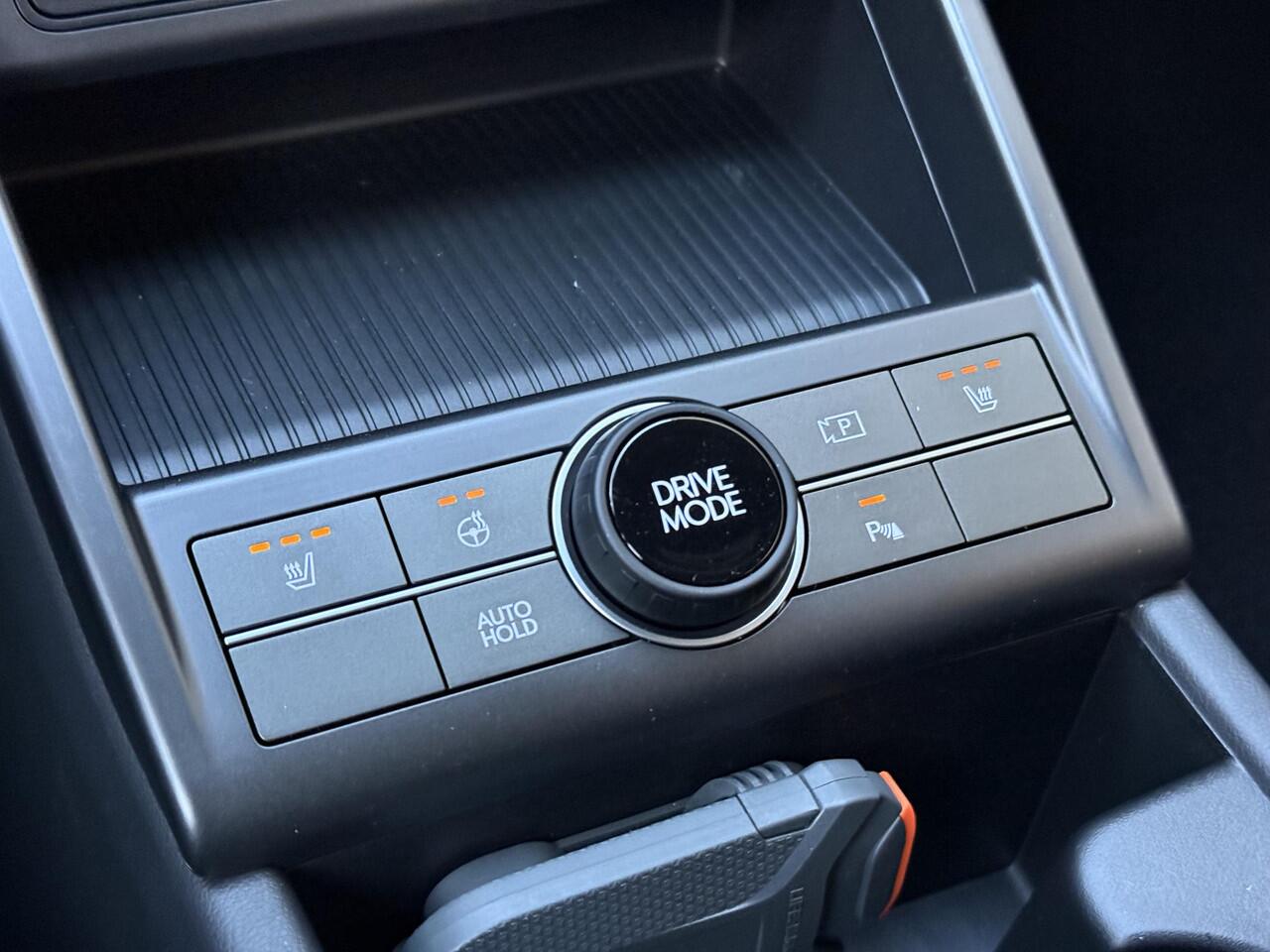 Hyundai Kona Electric Comfort Smart 65.4 kWh / Warmtepomp / Stuur- & Stoelverwarming / Navigatie / Apple Carplay & Android Auto / Vehicle-to-Load (V2L) / Blind-spot Collision Assist / 19" Lichtmetalen Velgen