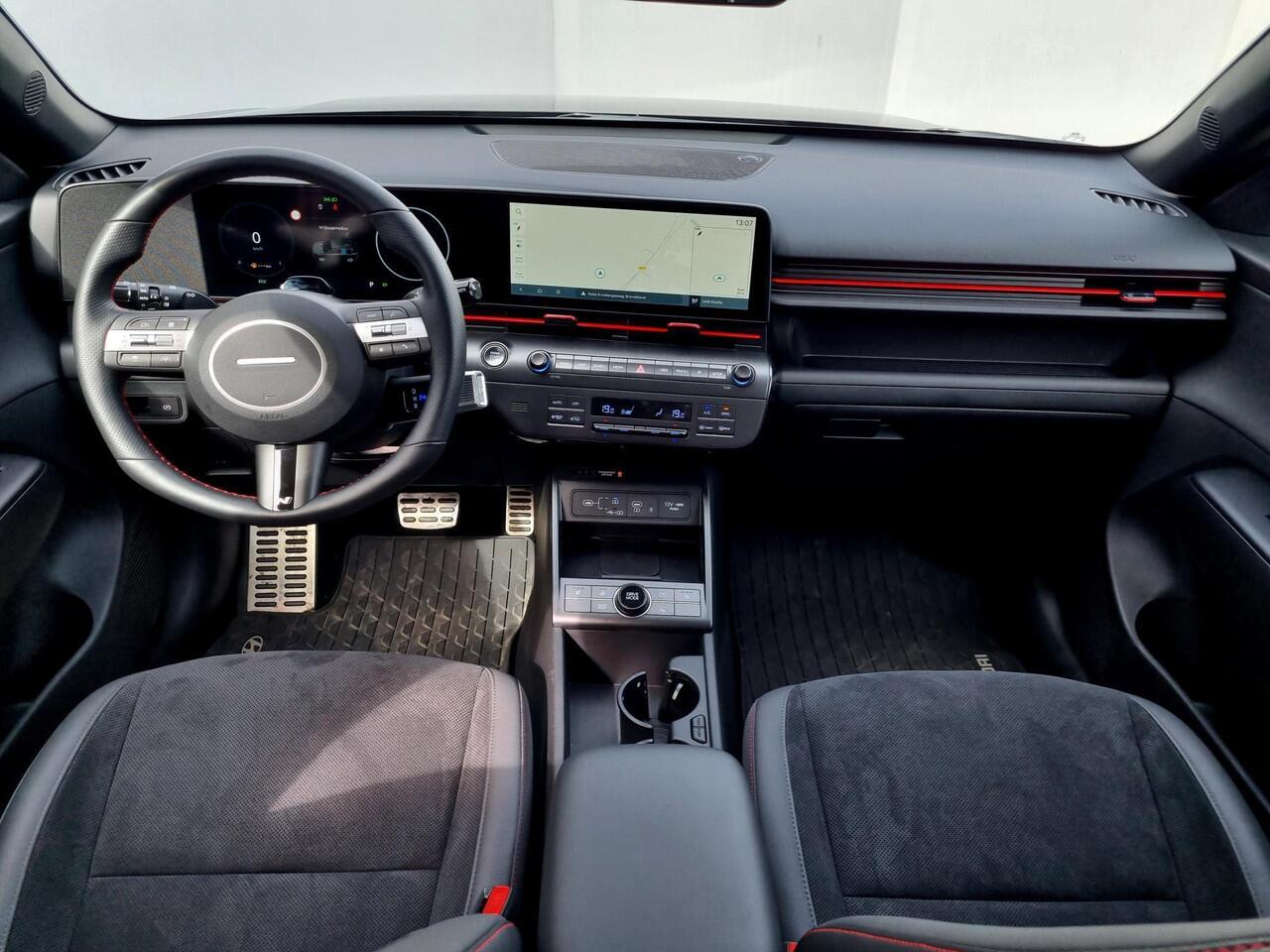 Hyundai Kona 1.6 GDI HEV N Line Automaat Fabrieksgarantie tot 11-2028 / Stoelverkoeling / Stuurverwarming / Stoelverwarming Voor + Achter / 360 Camera / Navigatie / Climate Control /