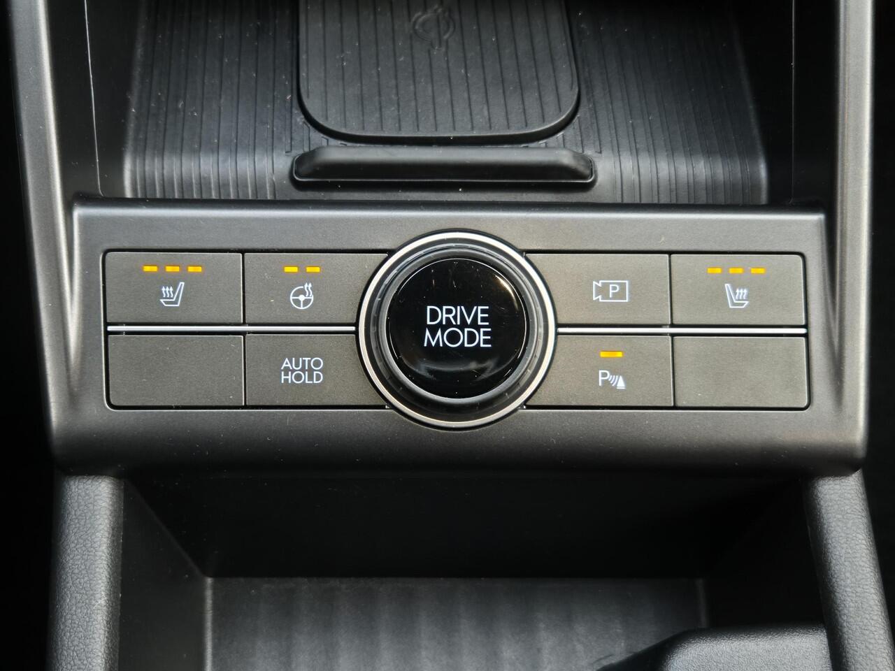 Hyundai Kona 1.6 GDI HEV Comfort Smart Automaat / Stuur- & Stoel verwarming / Achteruitrijcamera / Apple Carplay Android Auto / Keyless Entry/Start / Adaptief cruise control / Draadloze telefoon lader / Climate control /