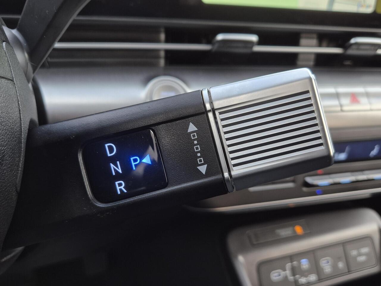 Hyundai Kona 1.6 GDI HEV Comfort Smart Automaat / Stuur- & Stoel verwarming / Achteruitrijcamera / Apple Carplay Android Auto / Keyless Entry/Start / Adaptief cruise control / Draadloze telefoon lader / Climate control /