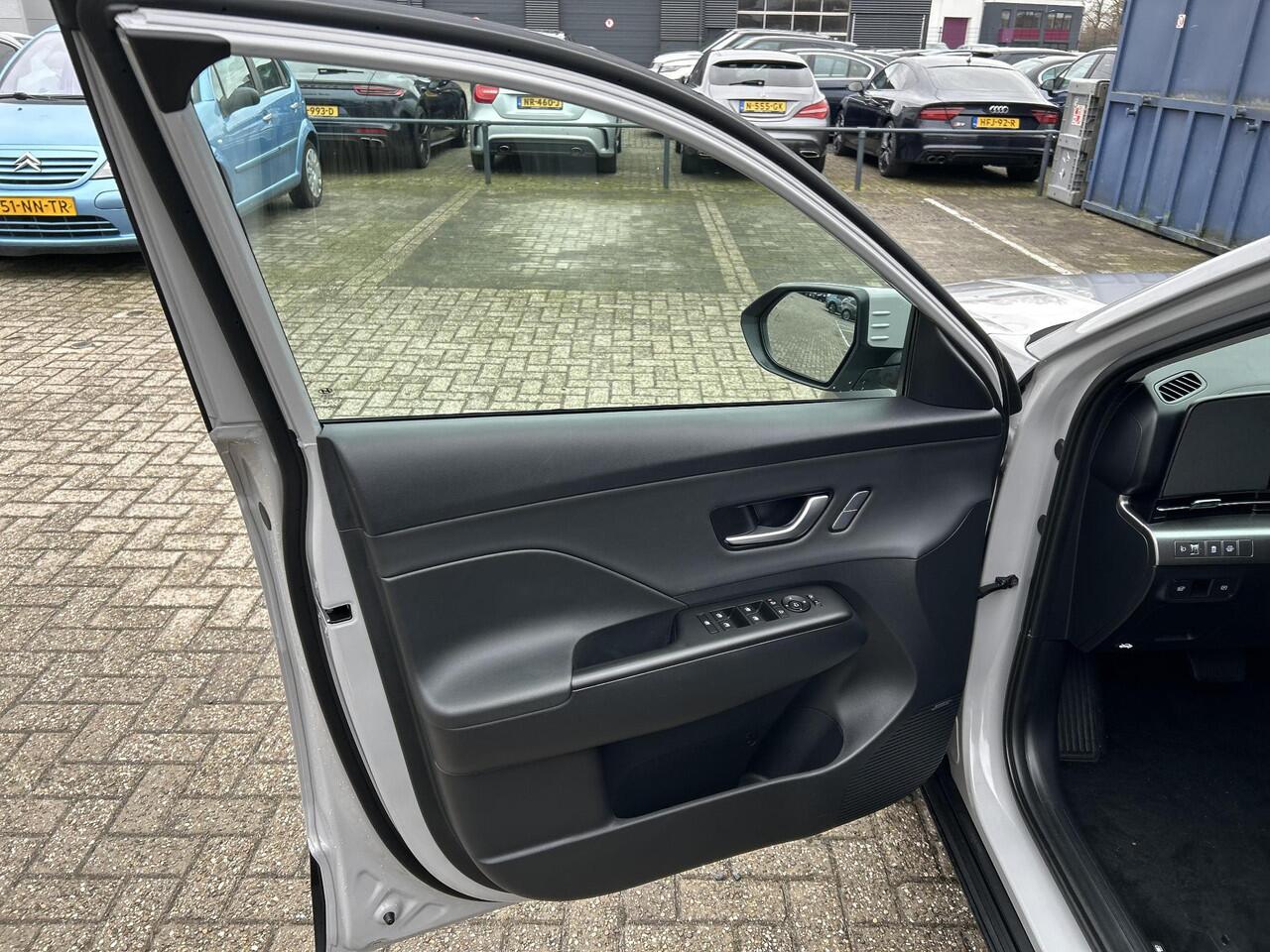 Hyundai Kona 1.6 GDI HEV Premium | Apple Carplay/Android Auto | Elektrische verstelbare stoelen met geheugen | Stoel/stuur verwarming | Elektrische achterklep | 360 graden camera |