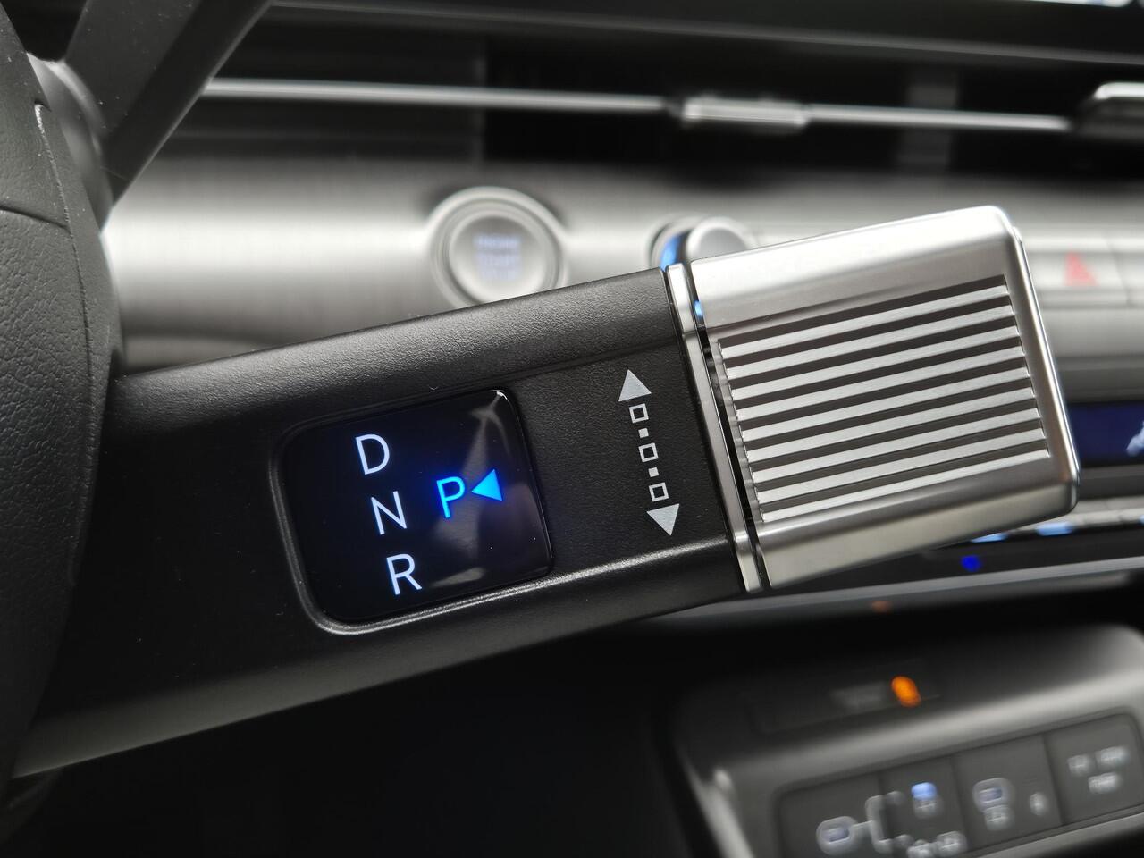 Hyundai Kona 1.6 GDI HEV Comfort Smart Automaat / Fabrieksgarantie tot 2-2030 / Stuur- & Stoelverwarming / Adaptief cruise control / Achteruitrijcamera / Climate control / Keyless Entry/Start / Apple Carplay Android Auto / Navigatie / Parkeersensoren voor en achter /