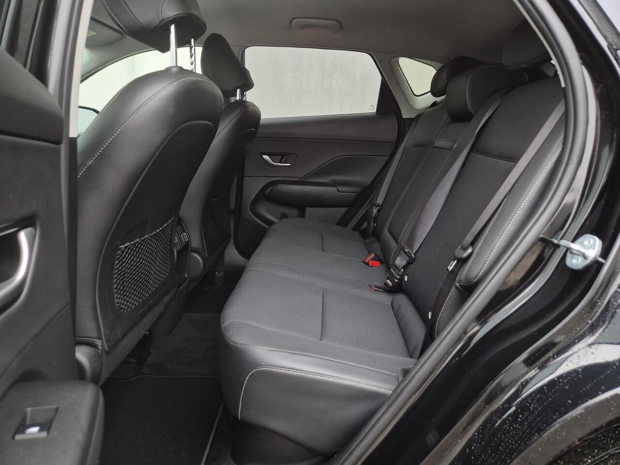 Hyundai Kona 1.6 GDI HEV Comfort Smart Automaat / Fabrieksgarantie tot 2-2030 / Stuur- & Stoelverwarming / Adaptief cruise control / Achteruitrijcamera / Climate control / Keyless Entry/Start / Apple Carplay Android Auto / Navigatie / Parkeersensoren voor en achter /