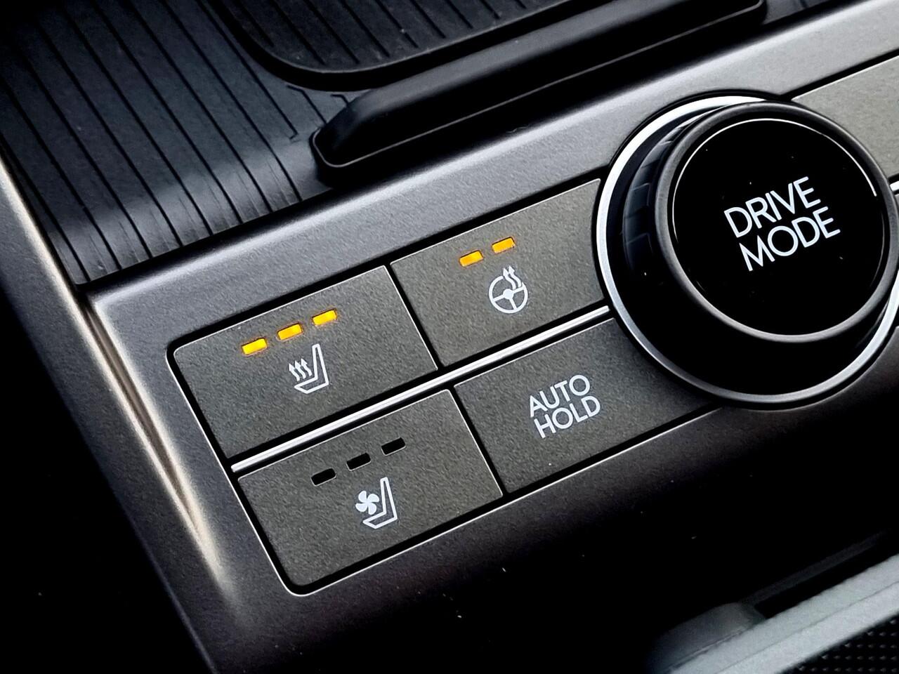 Hyundai Kona 1.6 GDI HEV Premium / Modeljaar 2026 / 3000 Korting / Stoelverkoeling / Stuurverwarming / Stoelverwarming Voor + Achter / Snel Leverbaar! /