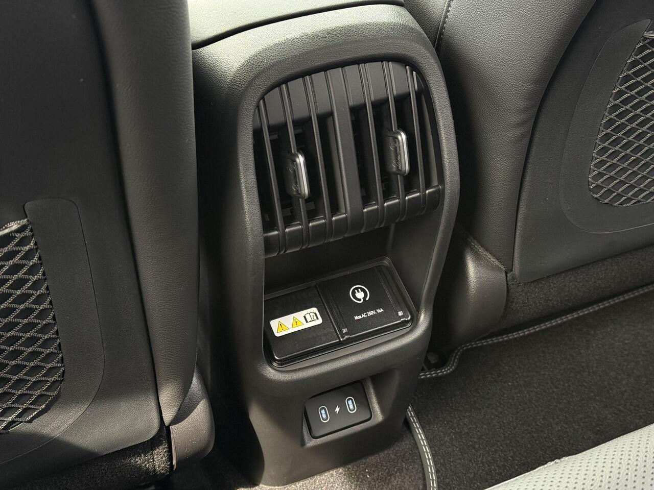 Hyundai Kona Electric Premium 65.4 kWh / Leder / Climate Control / Adaptive Cruise Control / 360 Camera / Stoel- & Stuurverwarming / Stoelverkoeling / navigatie /