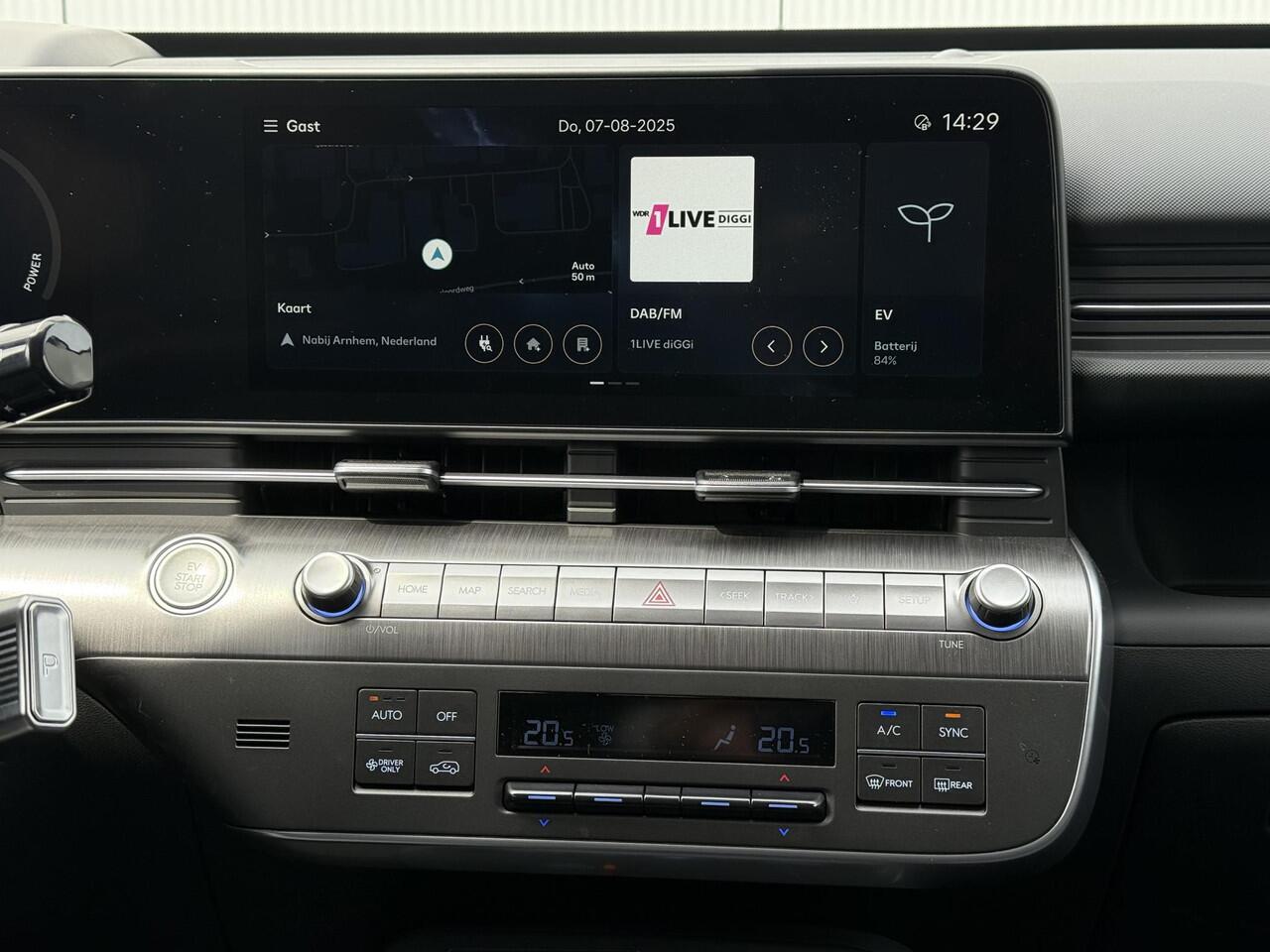 Hyundai Kona Electric Premium 65.4 kWh / Leder / Climate Control / Adaptive Cruise Control / 360 Camera / Stoel- & Stuurverwarming / Stoelverkoeling / navigatie /