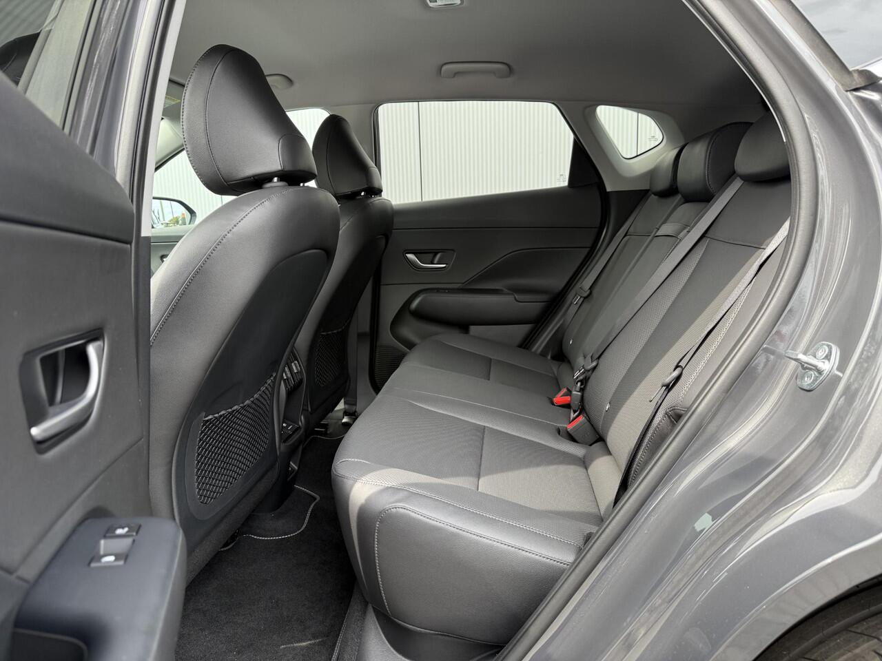 Hyundai Kona Electric Premium 65.4 kWh / Leder / Climate Control / Adaptive Cruise Control / 360 Camera / Stoel- & Stuurverwarming / Stoelverkoeling / navigatie /