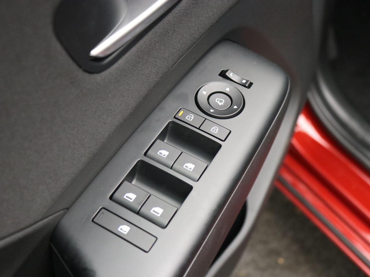 Hyundai Kona Electric Comfort Smart 65.4 kWh + WVB / ¤ 3.000,- Voordeel Op Nieuwprijs / Rijklaarprijs / Direct Leverbaar / Navigatie / Blind-Spot Collision-Avoidance Assist / Adaptieve Cruise Control / Warmtepomp /