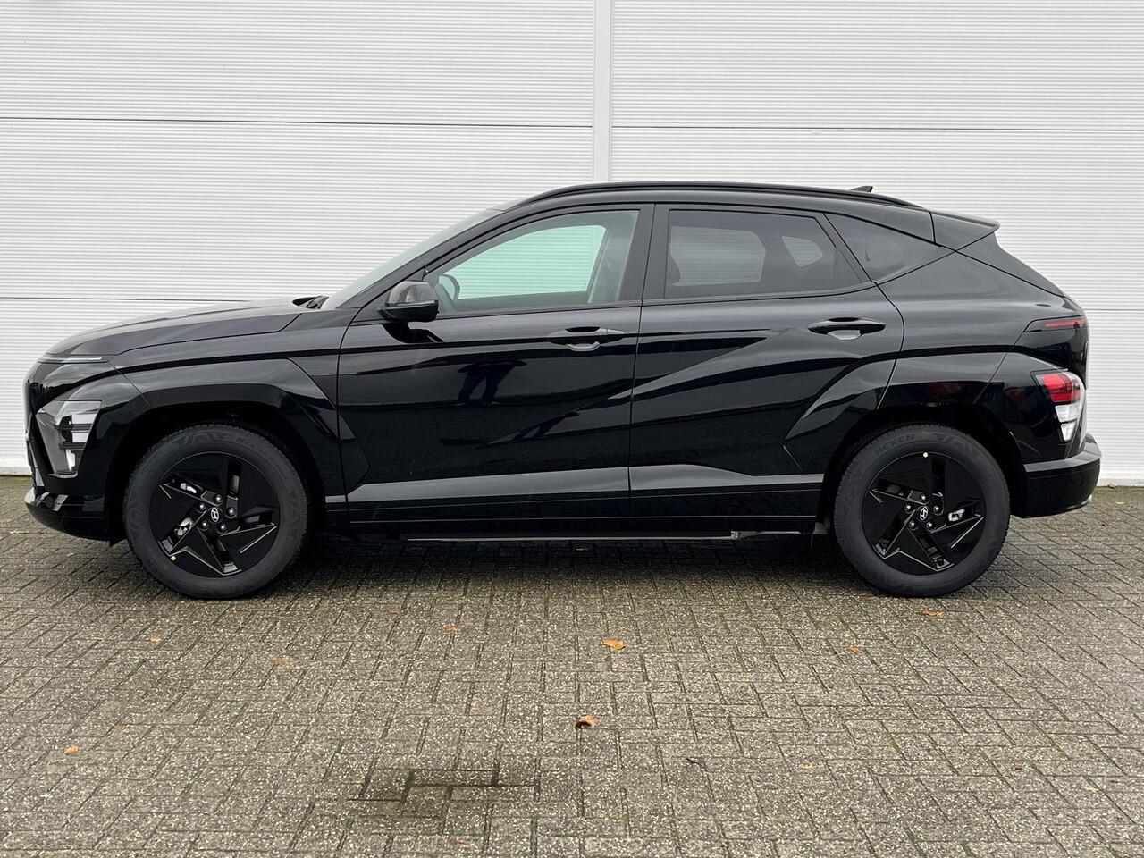 Hyundai Kona Electric Long Range Pure Edition 64.8 kWh ** Nu met gratis Trekhaak of All-season banden, Nieuw uit voorraad leverbaar ** / Continuplan aanbieding ¤ 209.- per maand /