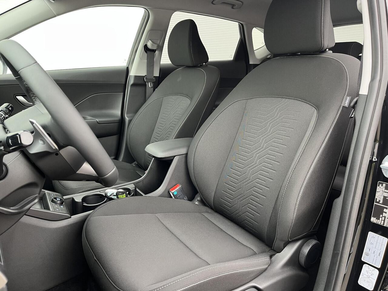 Hyundai Kona Electric Standard Range Pure Edition 48.6 kWh ** Nu met gratis Trekhaak of All-season banden, Nieuw uit voorraad leverbaar **