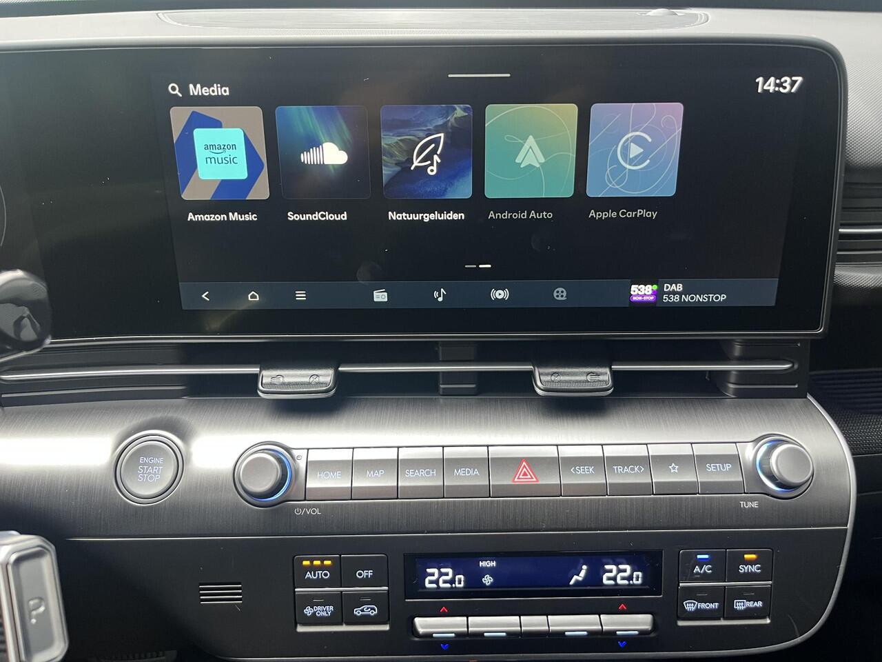 Hyundai Kona 1.6 GDI HEV Premium / ¤2500,- Voordeel / Lederen bekleding / Stoel verwarming en ventilatie / 360 Graden Camera / 18 " lm / Led Koplampen /