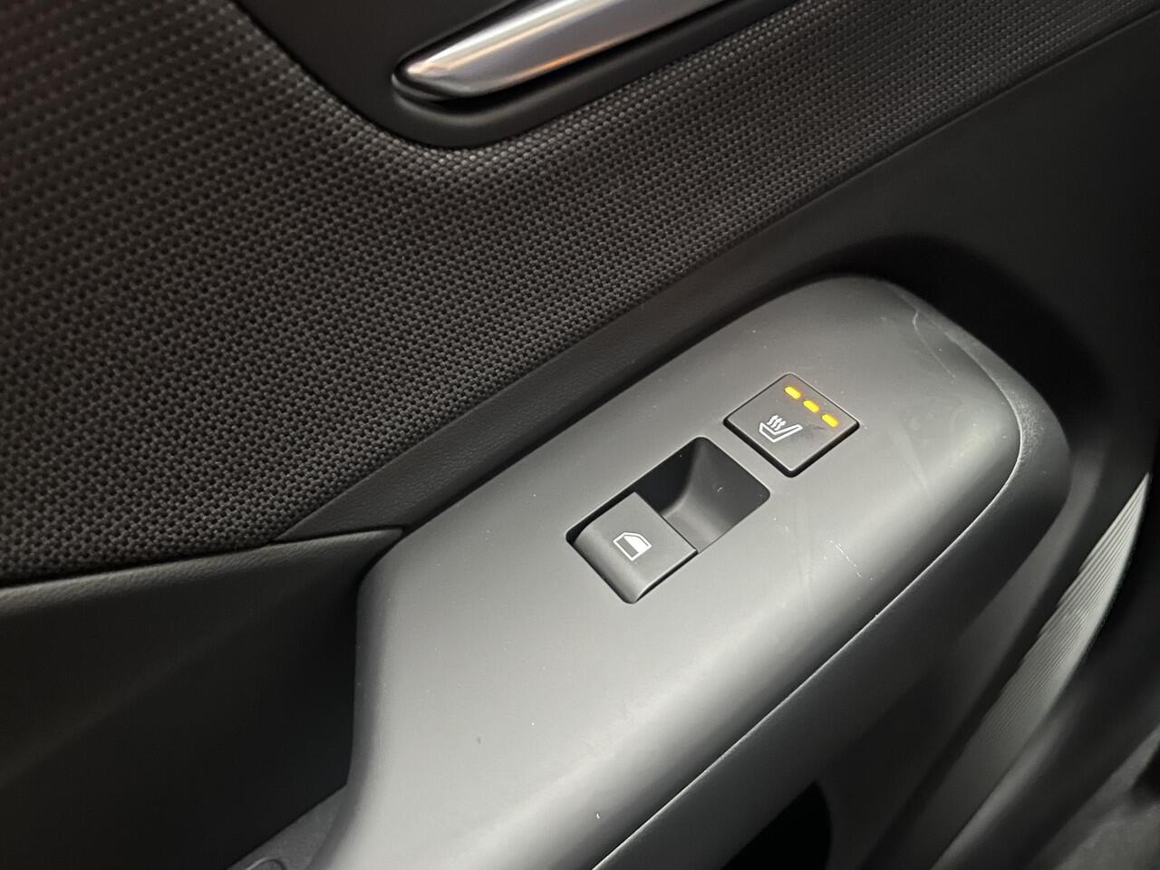 Hyundai Kona 1.6 GDI HEV Premium / ¤2500,- Voordeel / Lederen bekleding / Stoel verwarming en ventilatie / 360 Graden Camera / 18 " lm / Led Koplampen /