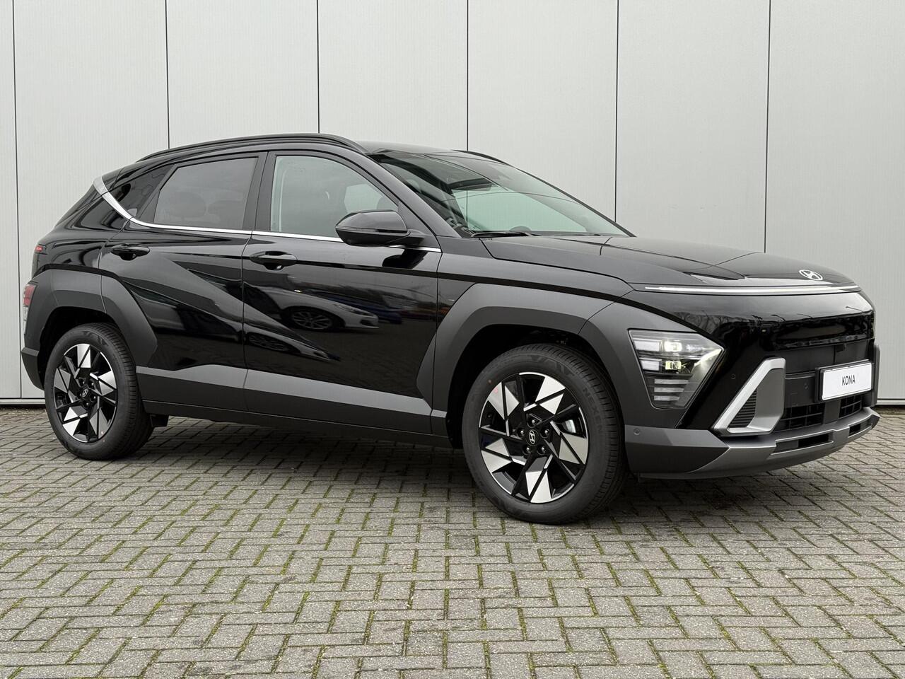 Hyundai Kona 1.6 GDI HEV Premium / 2.500 Voordeel / MY 26 / Zwart Leder / Stoelverkoeling / Stoelverwarming Voor + Achter / Stuurverwarming / 360 Camera / BOSE Audio /