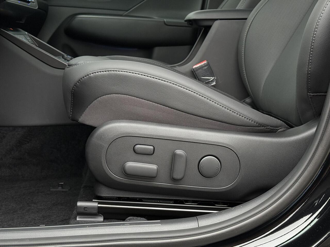 Hyundai Kona 1.6 GDI HEV Premium / 2.500 Voordeel / MY 26 / Zwart Leder / Stoelverkoeling / Stoelverwarming Voor + Achter / Stuurverwarming / 360 Camera / BOSE Audio /