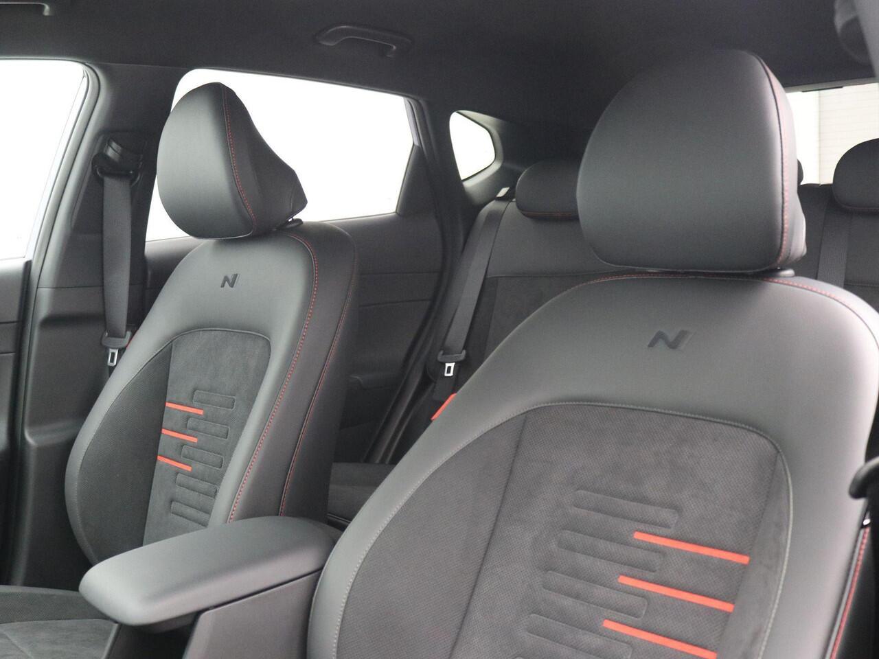 Hyundai Kona 1.6 GDI HEV N Line ¤2500,- Voordeel / Rijklaarprijs / Modeljaar 2026 / Navigatie / Apple & Android auto / Stuurverwarming / Stoelverwarming Voor + Achter /