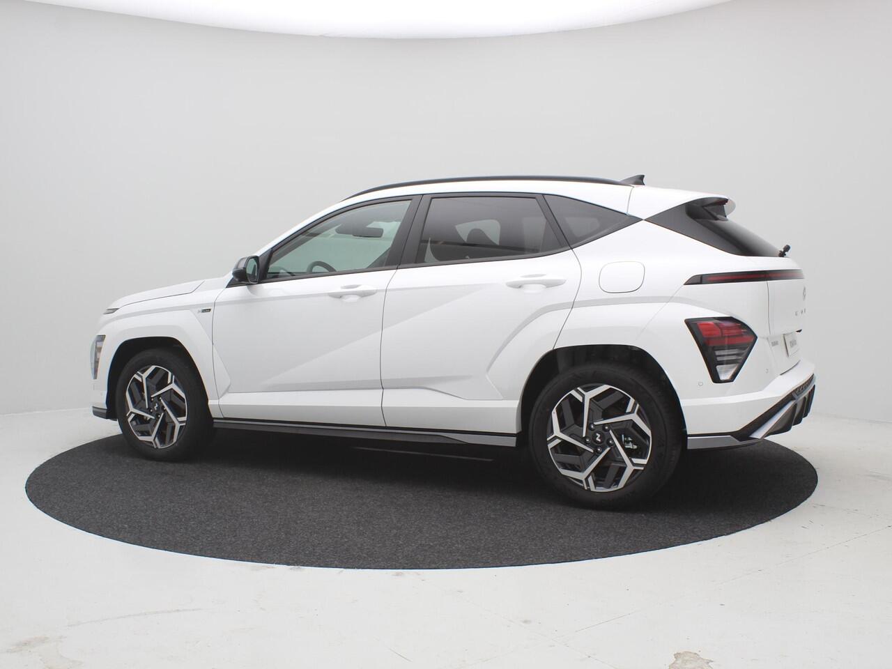 Hyundai Kona 1.6 GDI HEV N Line / ¤2500,- Voordeel / Rijklaarprijs / Modeljaar 2026 / Navigatie / Apple & Android auto / Stuurverwarming / Stoelverwarming Voor + Achter /