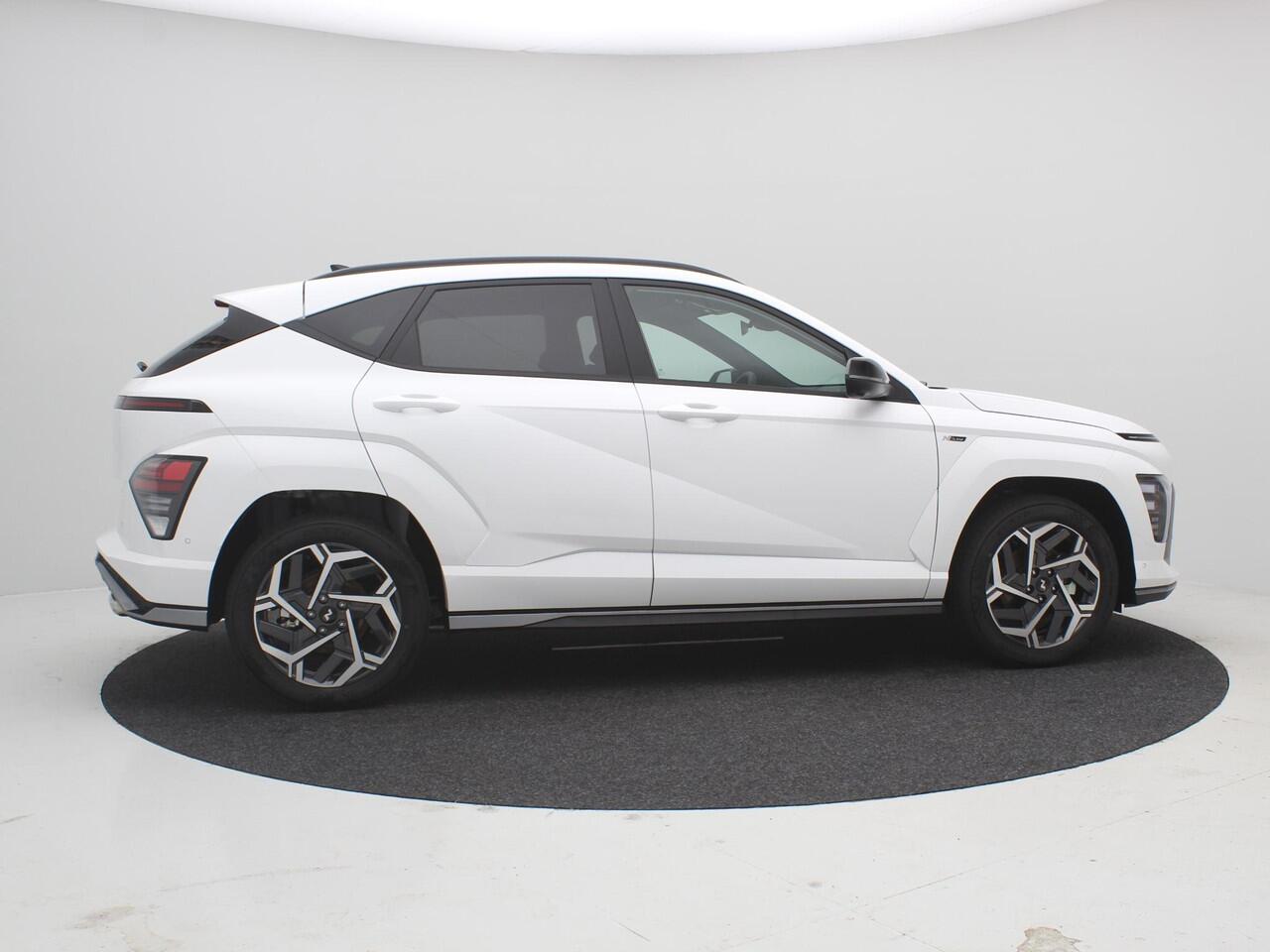 Hyundai Kona 1.6 GDI HEV N Line / ¤2500,- Voordeel / Rijklaarprijs / Modeljaar 2026 / Navigatie / Apple & Android auto / Stuurverwarming / Stoelverwarming Voor + Achter /