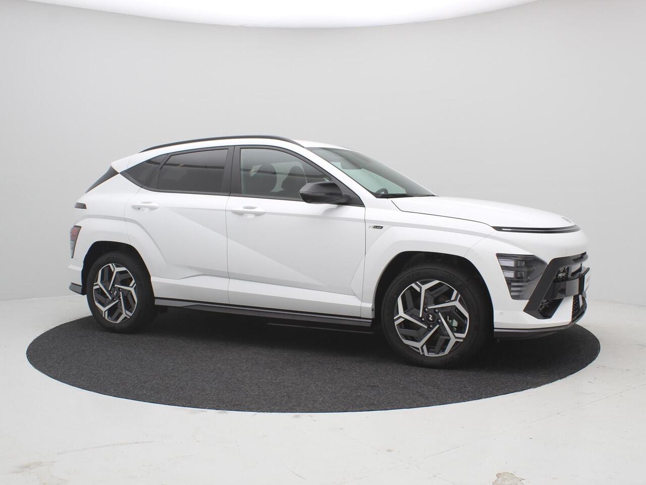 Hyundai Kona 1.6 GDI HEV N Line / ¤2500,- Voordeel / Rijklaarprijs / Modeljaar 2026 / Navigatie / Apple & Android auto / Stuurverwarming / Stoelverwarming Voor + Achter /