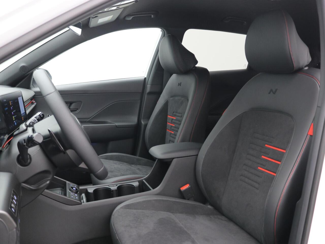 Hyundai Kona 1.6 GDI HEV N Line / ¤2500,- Voordeel / Rijklaarprijs / Modeljaar 2026 / Navigatie / Apple & Android auto / Stuurverwarming / Stoelverwarming Voor + Achter /