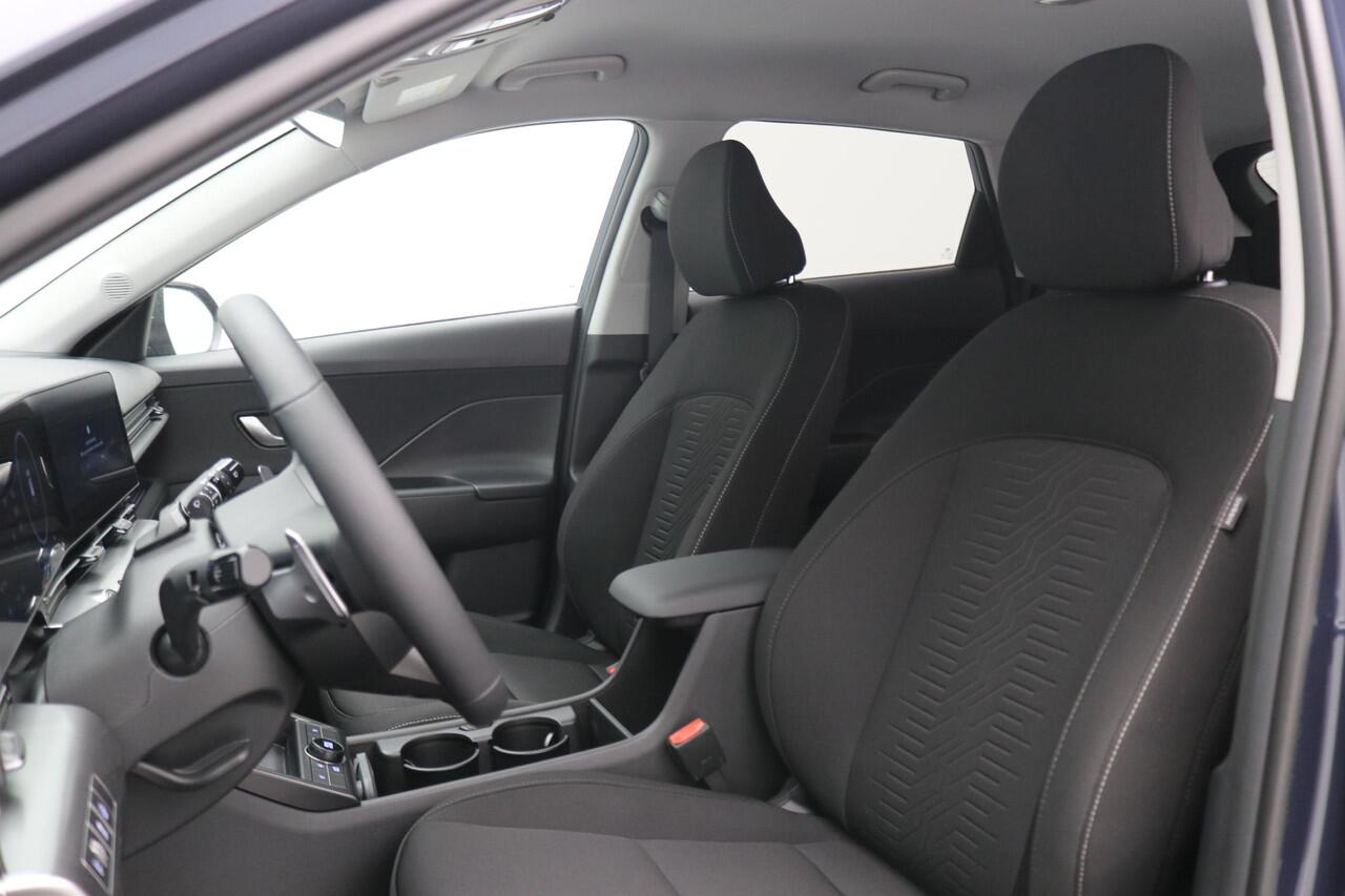 Hyundai Kona 1.6 GDI HEV Comfort Smart / ¤ 2500,- Voordeel / Rijklaarprijs / Direct Leverbaar / Modeljaar 2026 / Navigatie / 18" LMV / Adaptieve Cruise Control / Parkeersensoren voor en achter /