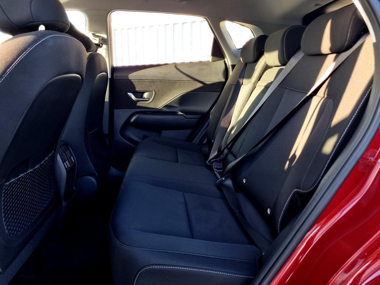 Hyundai Kona 1.6 GDI HEV Comfort Smart / ¤2500,- Voordeel / Snel Leverbaar / Elektronisch bedienbare Achterklep / Navigatie / Climate Control / Dodehoek Detectie /