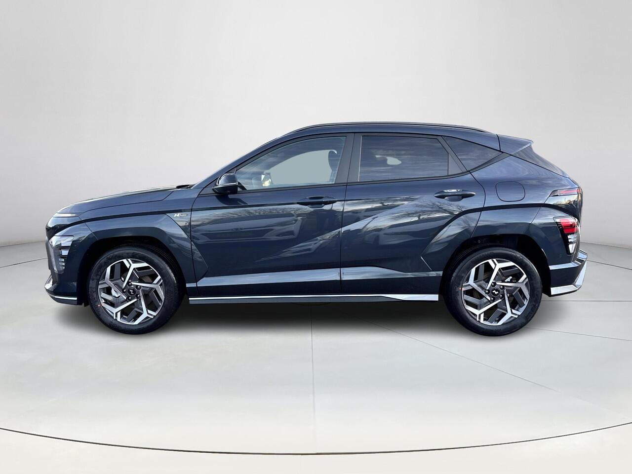 Hyundai Kona 1.6 GDI HEV N Line | Uit voorraad leverbaar! | 360 graden camera | Keyless entry en start | Stoel en stuurverwarming | Stoelventilatie | achterbank verwarmd | Adaptieve Cruise control | Parkeersensoren voor en achter |