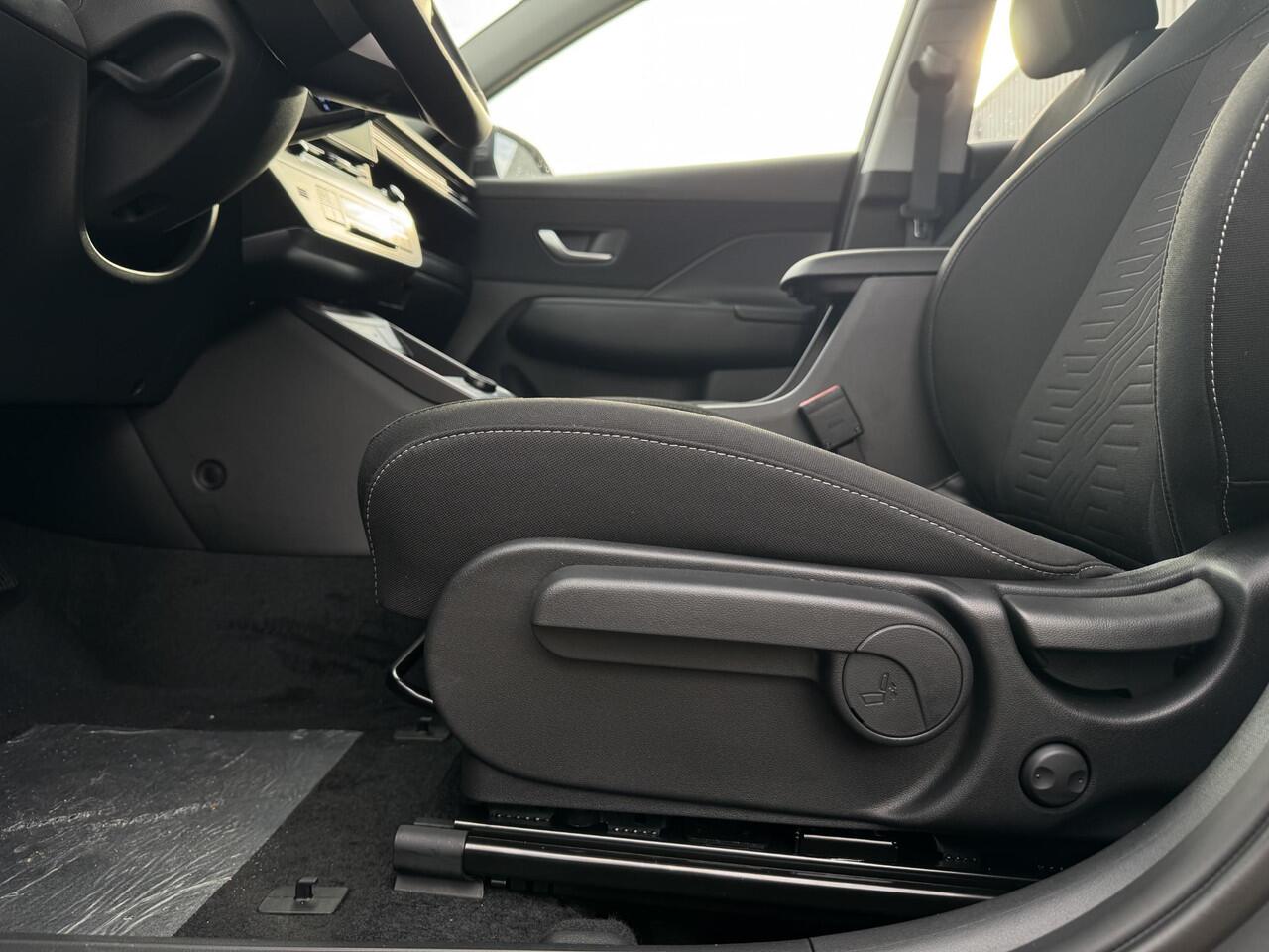 Hyundai Kona 1.6 GDI HEV Comfort Smart | Uit voorraad leverbaar! | Cruise Control | Navigatie | Camera | Lichtmetaal |