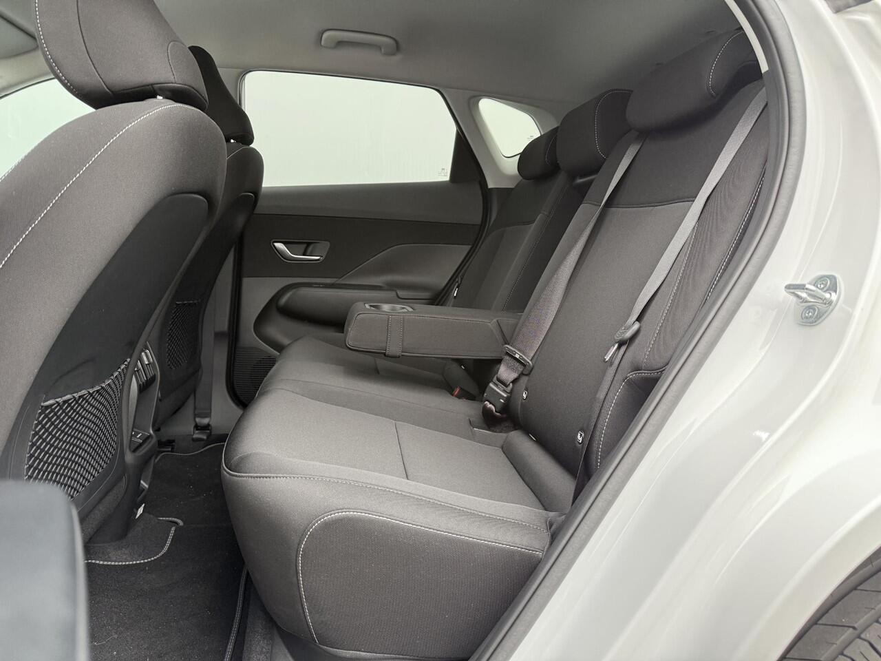 Hyundai Kona Electric Comfort Smart 65.4 kWh / 19 Inch / Stoel- & Stuurverwarming / Achteruitrijcamera / V2L /