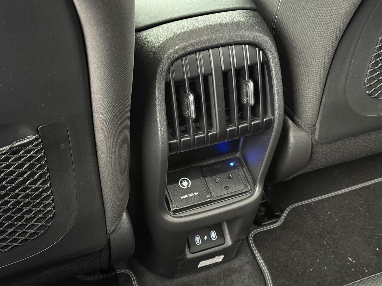 Hyundai Kona Electric Comfort Smart 65.4 kWh / 19 Inch / Stoel- & Stuurverwarming / Achteruitrijcamera / V2L /