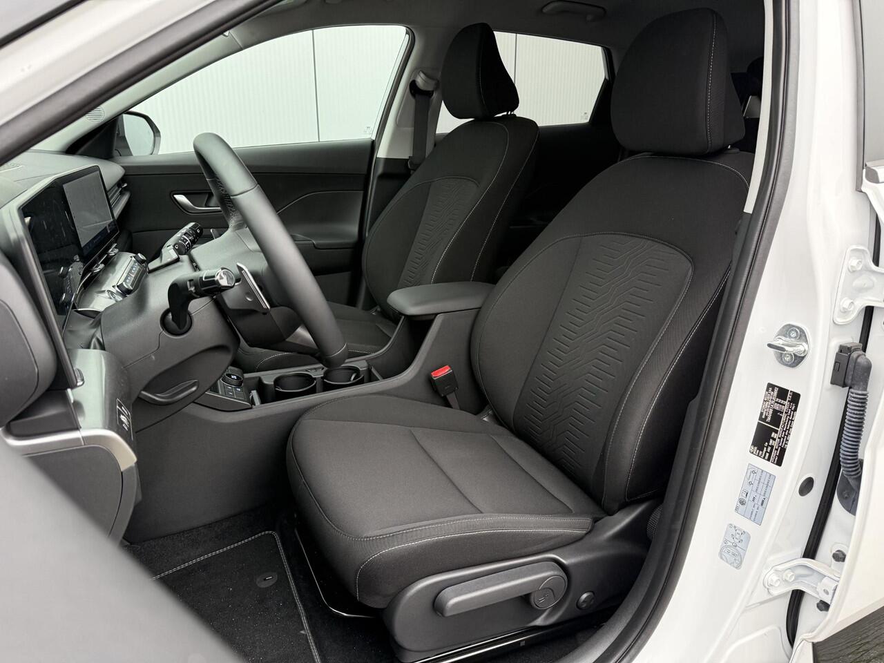 Hyundai Kona Electric Comfort Smart 65.4 kWh / 19 Inch / Stoel- & Stuurverwarming / Achteruitrijcamera / V2L /